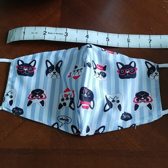 Free add on purchase over $45 Kid's fabric face mask cats & dogs NWT - Picture 4 of 5